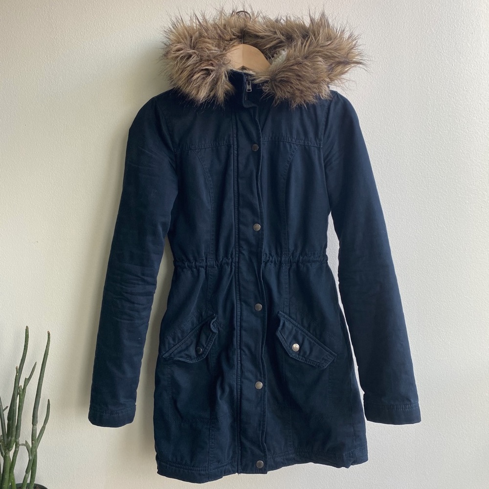 Navy blue Sherpa-lined parka, size S